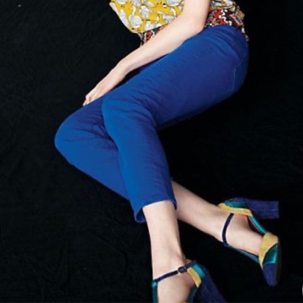 Anthropologie • Pilcro Cobalt Blue Stet Mid Rise Cropped Jeans Size 31